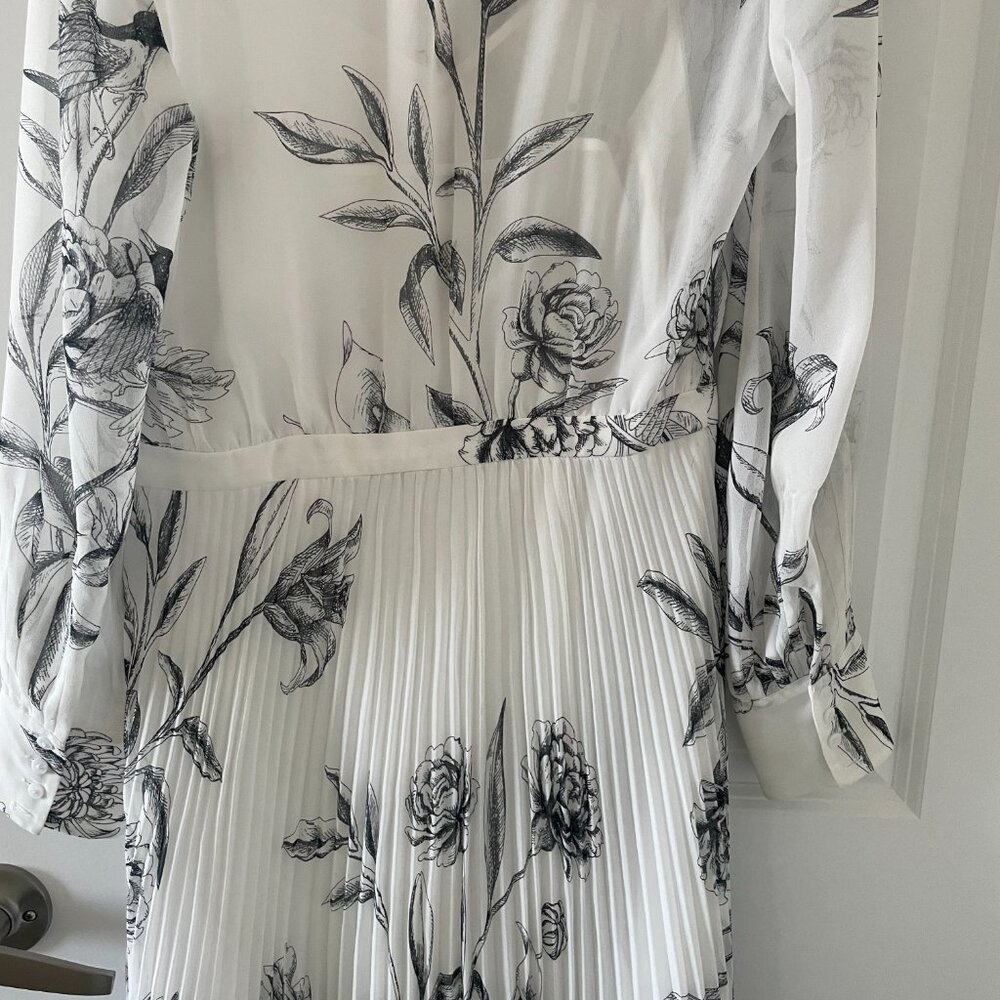 Dress - Picture 8 of 8
